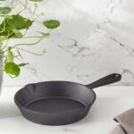 HOMERO Cast Iron Frying Pan with Natural Non-Stick Finish 25cm
